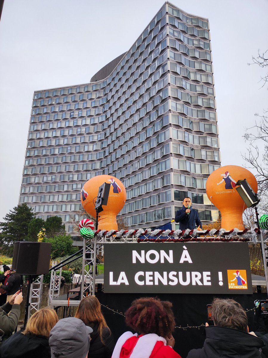 f_philippot's tweet image. Au pied de l’#ARCOM ce jour à l’appel des Patriotes 
pour dénoncer la censure, la fermeture de chaînes de TV en France jugées dérangeantes et trop « libres », 
pour dénoncer la censure des réseaux sociaux, la gestion bureaucratique des temps de parole au détriment du pluralisme,…