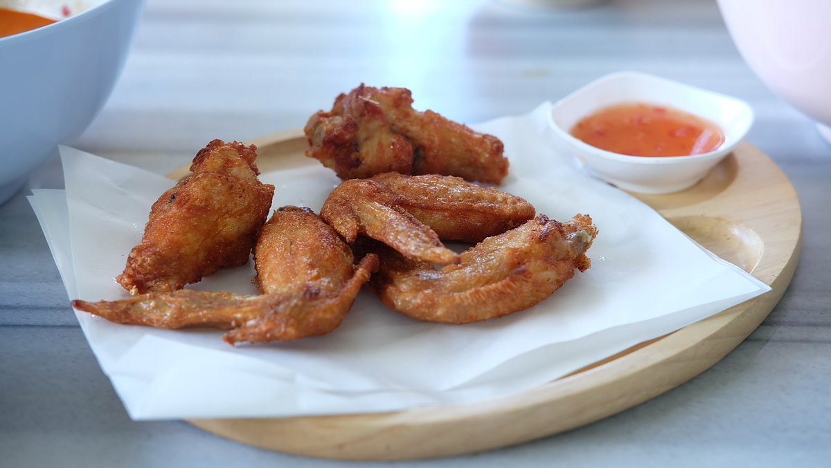 R0sear1n's tweet image. Chicken wings, everyone.
#FoodieLovers #Wingaddict #DeliciousEats
