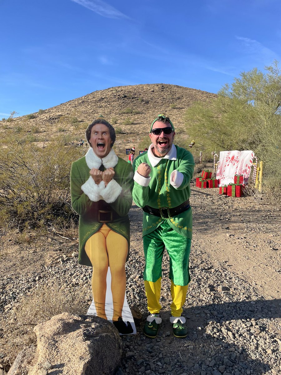 The Beautiful Wifee <a href="/cissellhmh/">★·.·´¯`·.·★ 🅗🅔🅐🅣🅗🅔🅡 🅒🅘🅢🅢🅔🅛🅛 ★·.·´¯`·</a> and I continued our annual tradition of dressing up and hiking up “CISSELL Mountain” in our neighborhood to see Santa!!! Santa, I know him…