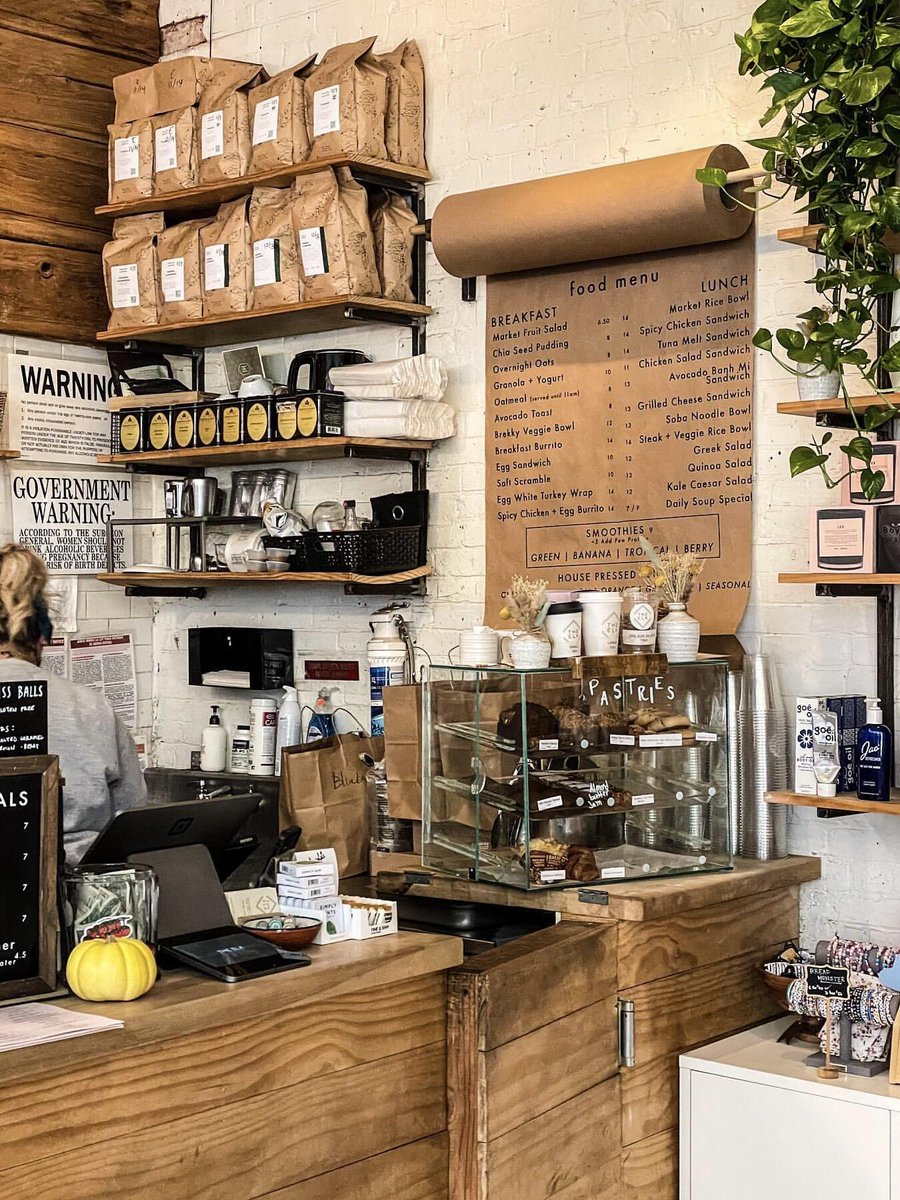 _Lisa0321's tweet photo. I went to a new coffee shop today! The coffee and burritos are delicious, and the prices are pretty good too. 👍 There's a wall covered with cute Polaroid photos of puppies, and it's just adorable! 😻 #Chicago #coffee #SaturdayVibes #SaturdayMorning #SaturdayKitchen #Saturday https://t.co/tfVnyFfwFq