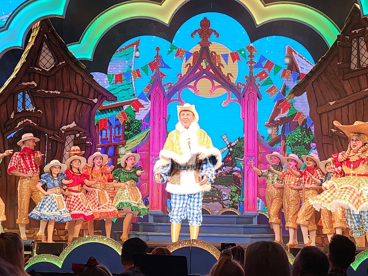 Heidi Redburn 💙 tweet media