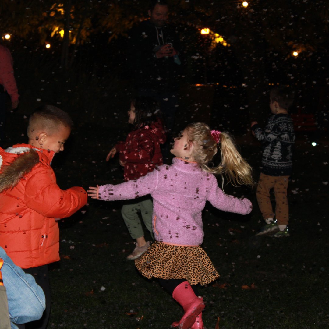 ❄️Today's Winter Wonderland is ON! The forecast is favorable. If anything changes we'll update the website and our socials.⛄
Join us Dec 14-15, from 1-7PM (weather permitting). 
Get your tickets by clicking the link in our bio!
#WinterWonderland #SnowFall #Sacramento