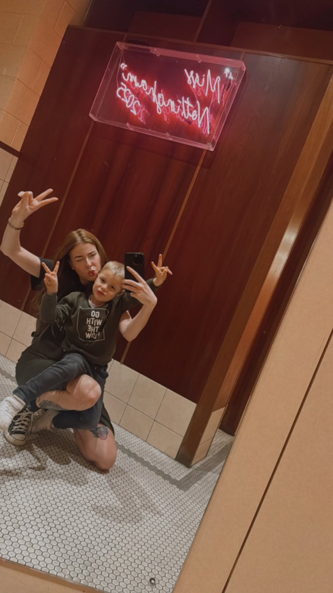 ChloDoesChem's tweet photo. ✌🏻 https://t.co/Yw4vpRVFKf