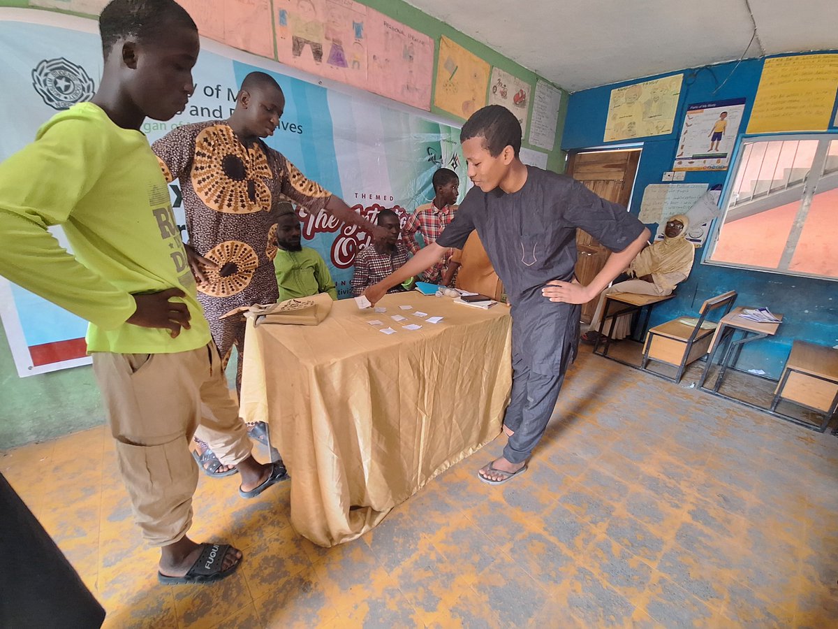ampexlmac's tweet photo. AMPEX League continues today with the lemon game, open/arrange the numbers in ascending order and arrange the cup.
Participants enjoyed and learnt alot during the process

#ampex #lmac #mssn #youthengagement #sdg4 #sdg10 #theanchoredvoyage #ALA4.0 #2024/2025 #Ambassadors https://t.co/tzpcaV0V8y