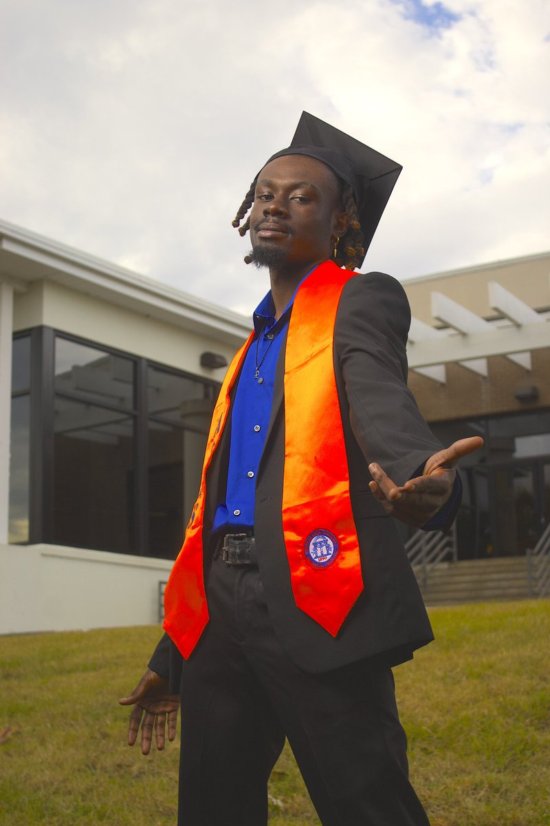 _mjdakid's tweet photo. OFFICIALLY A GRADUATE FROM MY HOMETOWN HBCU ‼️ 💙🧡#TheeUniversityByTheSea https://t.co/YsgKoaMc6r