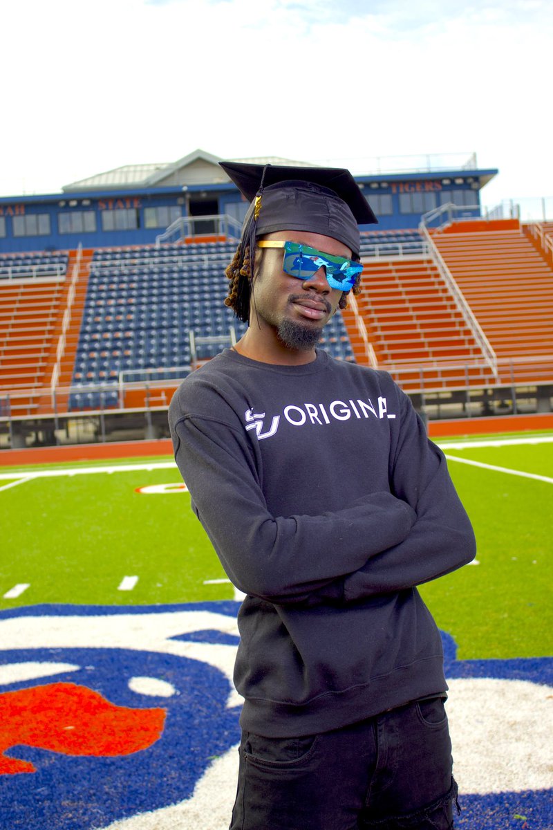 _mjdakid's tweet photo. OFFICIALLY A GRADUATE FROM MY HOMETOWN HBCU ‼️ 💙🧡#TheeUniversityByTheSea https://t.co/YsgKoaMc6r