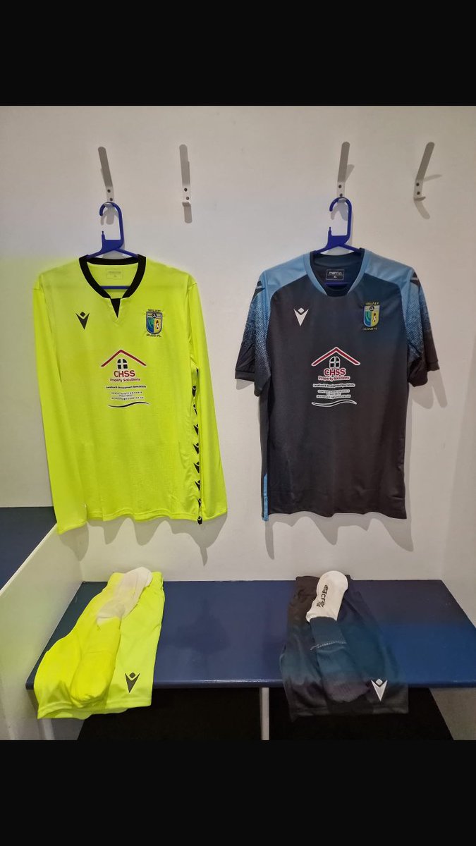 First team in their new away kit. Many thanks to sponsors CHSS Property Solutions &amp; The Meeting Place 👏🏻👏🏻