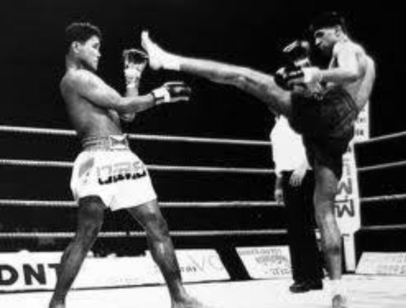 kashtheflash's tweet photo. I’m a 4x World KickBoxing champion at 4 weights &amp; sometimes after school motivational talks I get asked by some youngsters if I know @Cobratate ha yeah from the Storm gym but he came along after me 🥊like a storm in a tea cup 🤣 https://t.co/jbejeoduYL