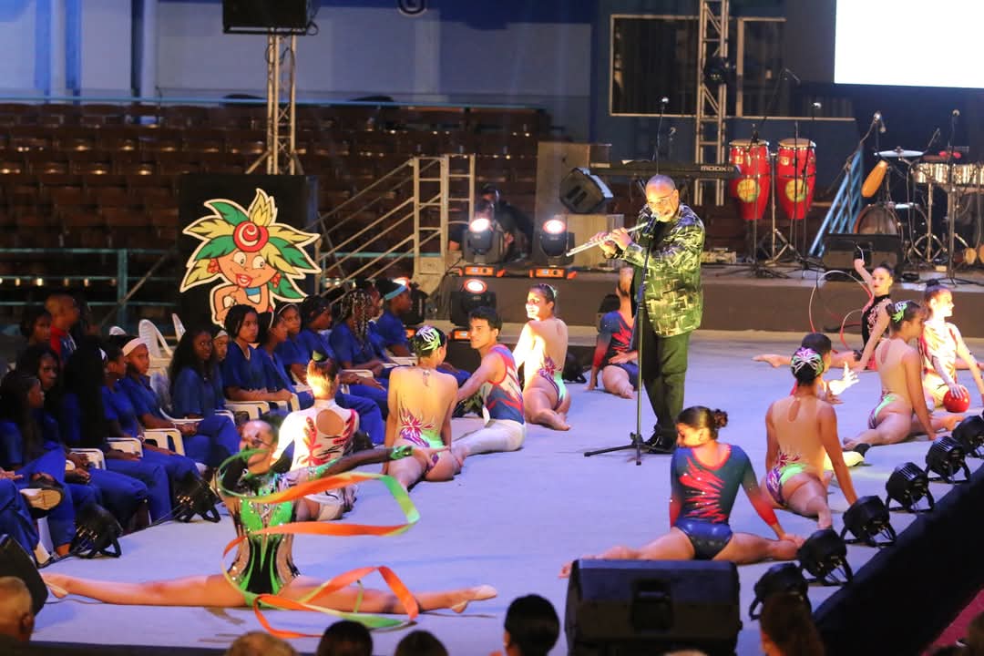 Solo de flauta durante la gala de entrega de premios nacionales del deporte cubano en la Ciudad deportiva. 
#Inder
#Deportecubano
#Ciudaddeportiva
#Producccionescolibrí
#Musicacubana
#Fluatacubanaporelmundo
#OrlandoMaracaValle