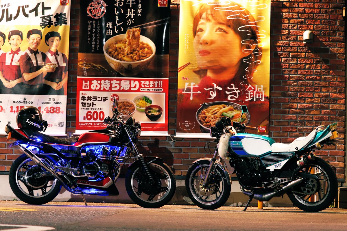 0211_hiro's tweet photo. 寒過ぎるRacing🥶
満月がキレイ✨
#cbx400f #rz350 https://t.co/8fmmD8S5jx