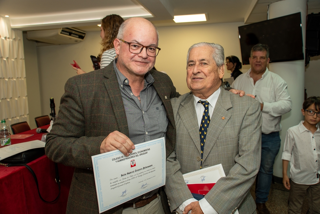 En emotivo y disfrutable Acto Académico del Colegio de Contadores, Economista y Administradores del Uruguay, fue un honor y un gusto enorme compartir con cloegas y particularmente con Conrado Hugues.