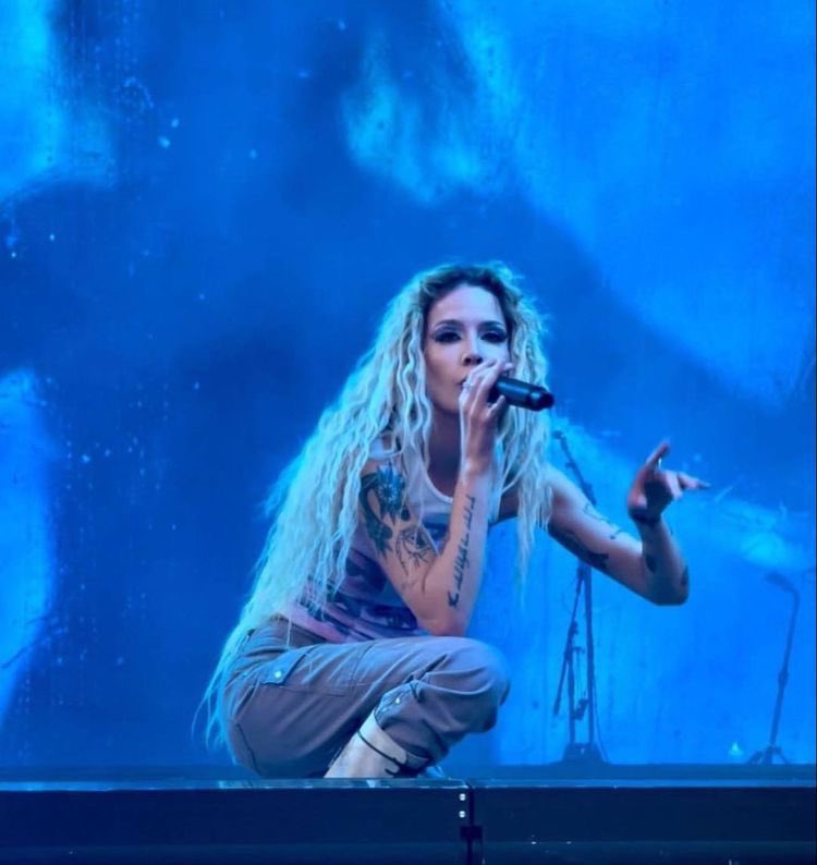 h5ego's tweet photo. Long blonde witchy mermaidey haired iichliwp tour halsey was an absolute serve im missing u very much https://t.co/7nt12dL1o5