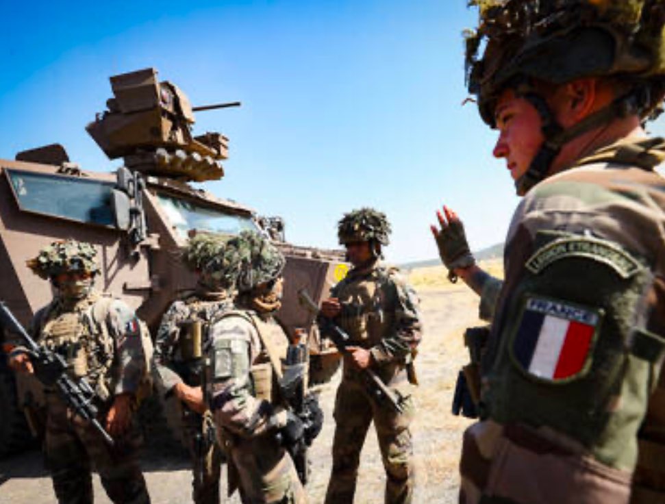 ICGeopolitics's tweet photo. Sénégal 🇸🇳
🔴 Bases militaires françaises : Tensions entre pouvoir politique et état-major sénégalais

l’état-major de l’armée plaide en faveur de leurs maintiens.

Un fossé semble se creuser entre le pouvoir politique sénégalais et les hauts responsables de l’armée. https://t.co/THw08yoCDz
