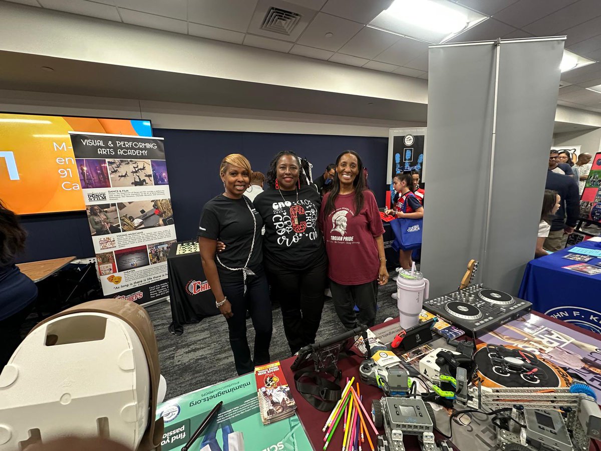 HoraceMannmdcps's tweet photo. @MDCPS  Magnet Event located at the @MDCollege School of Justice! Our AMAZING @KRStokes16 and Green-McKenzie always makes Horace Mann shine! @SuptDotres @MDCPSCentral @MsSwainCRO #magnetfair #mdcps #horacemann https://t.co/OIVRAqu53y