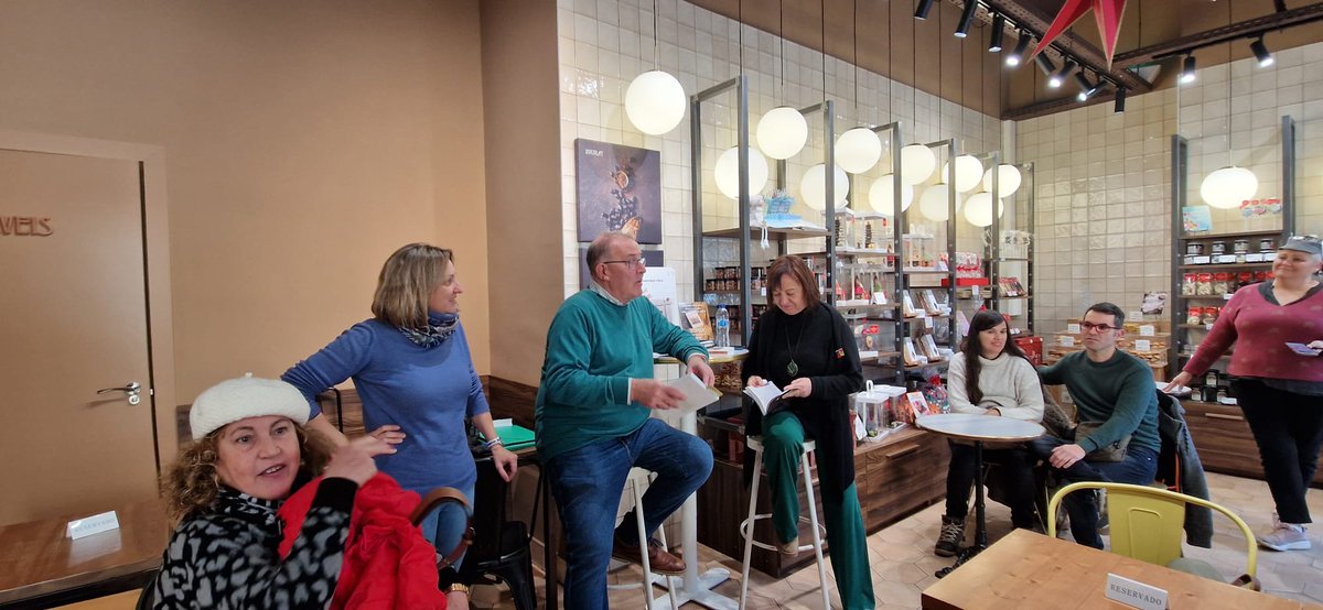 caemajor's tweet photo. Moltes gràcies als que heu vingut avui al Xocolat de  Sant Boi de Llobregat on he presentat el meu un llibre, "Júlia, testimoni de càrrec", acompanyat per l'Emília Bravo, una bona amiga. Trobaràs aquestra novel·la a les llibreries de Sant Boi: l'Abacus, la BOOKtiga i la Barbus https://t.co/j5xYDqXPW0