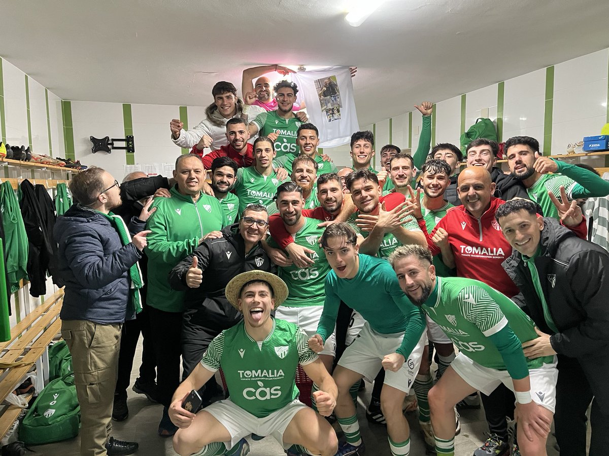 CDSantaAmalia's tweet photo. Final en Santa Amalia 

1-0 ➕3pts 

¡La última en casa! 💚 https://t.co/zapZCmMkfi