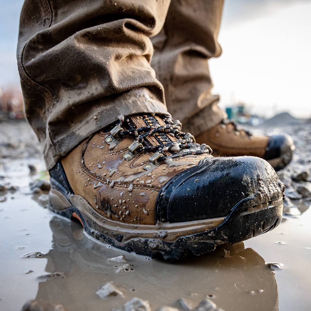 Ariat's tweet image. New insulated Endeavor work boots keep feet warm and dry. #AriatWork
