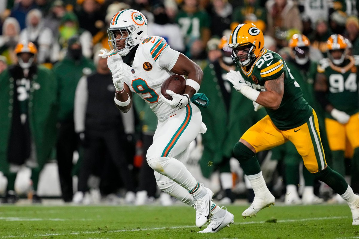 Cam3ronSparks's tweet photo. #ProBowlVote Tua Tagovailoa
#ProBowlVote Zach Sieler
#ProBowlVote Aaron Brewer
#ProBowlVote Jonnu Smith

Let’s get these guys in!! #GoFins https://t.co/vAVOjGDSID