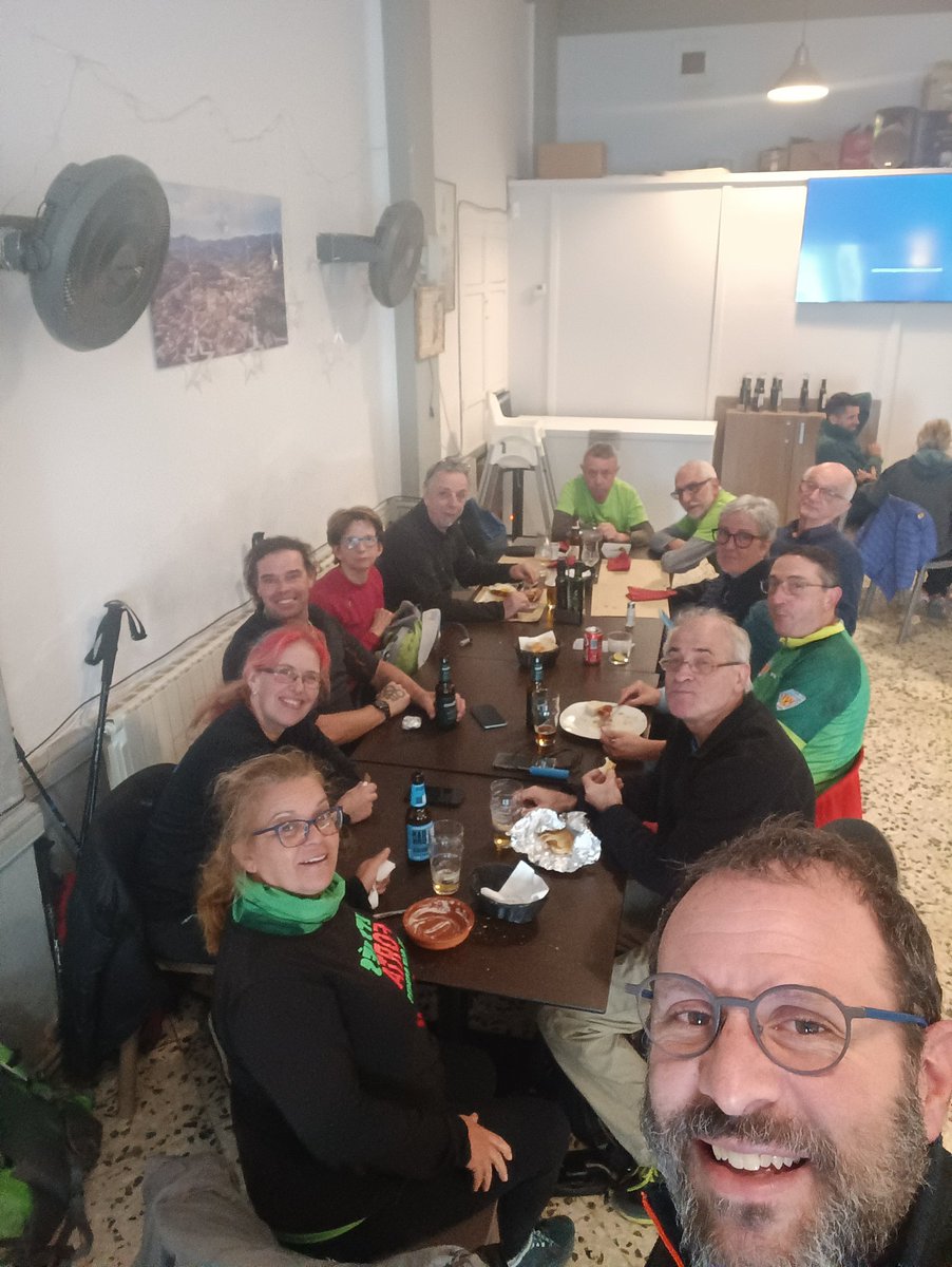 AEC_Reus's tweet image. Repte aconseguit!!! 35km de Reus a Albarca.
Demà pujarem amb la resta de la colla i per 62ª vegada, el Pessebre de l'@AEC_Reus d'Albarca fins al cim del Montsant. La Roca Corbatera, 1.163m. 
100 CIMS ESSENCIAL @FEEC_cat #AECReus #Pessebre #excursio #ViscaCatalunya