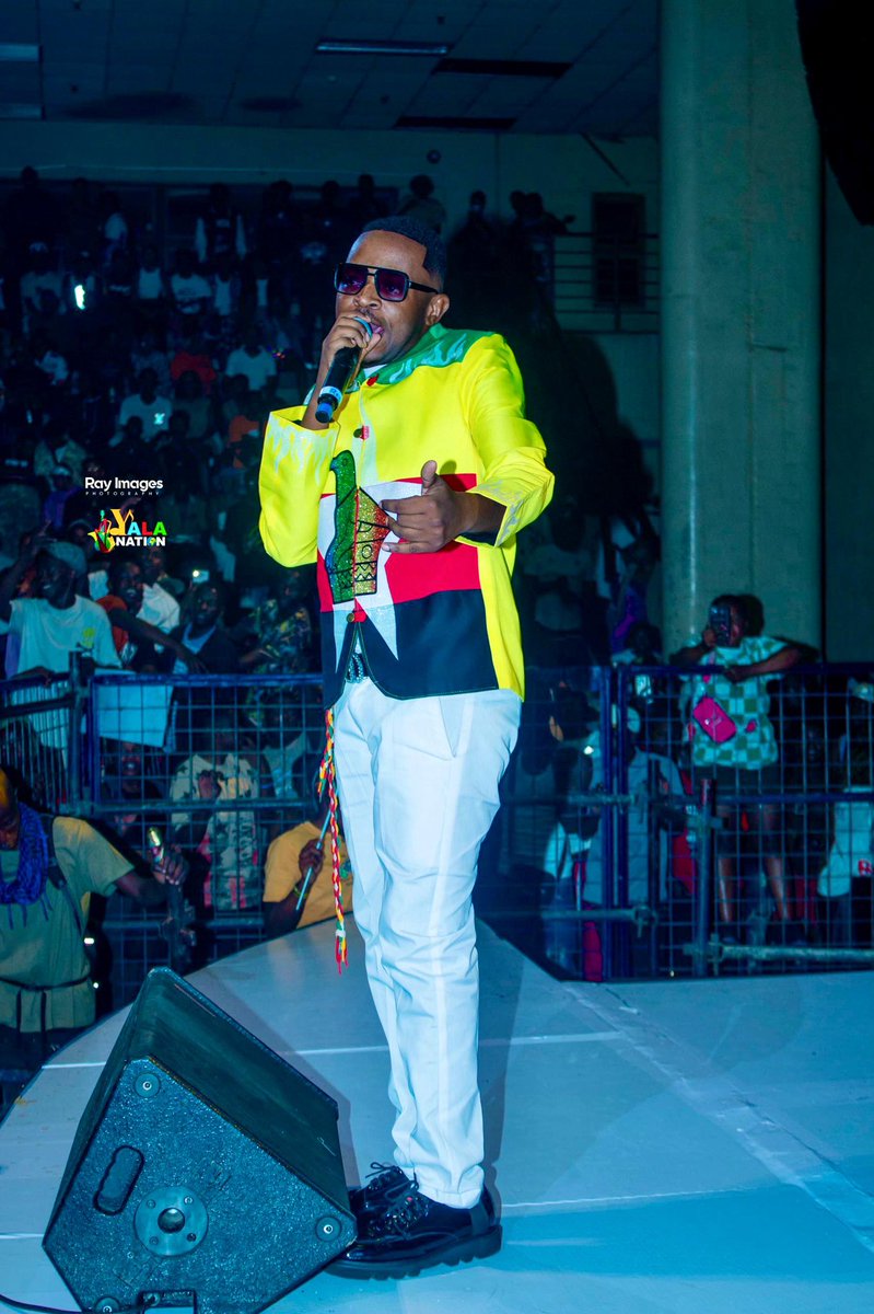 billyngome8's tweet photo. Smart pa chibhanditi ndo ……. Pedzisa wega ,takapinzwa basa kuma bhanditi rekuchenasa king of Dancehall 
Seh Calaz Music https://t.co/70dPDNszzN