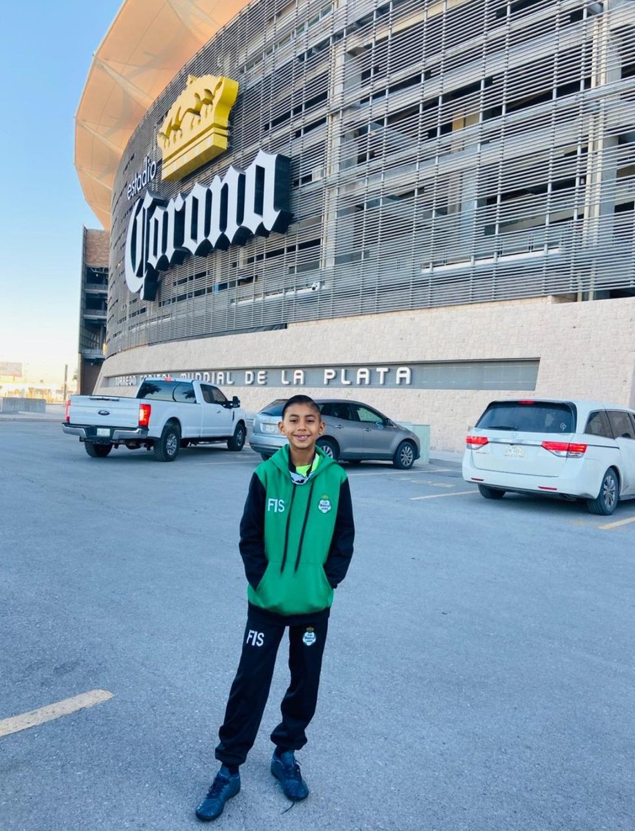 JocyReyna's tweet photo. Hoy mi sobrino jugó en la cancha donde he visto a algunos de mis ídolos santistas jugar, estoy segura que su dedicación y esfuerzo lo llevarán muy lejos 🇳🇬💚 https://t.co/G116RlgBGS
