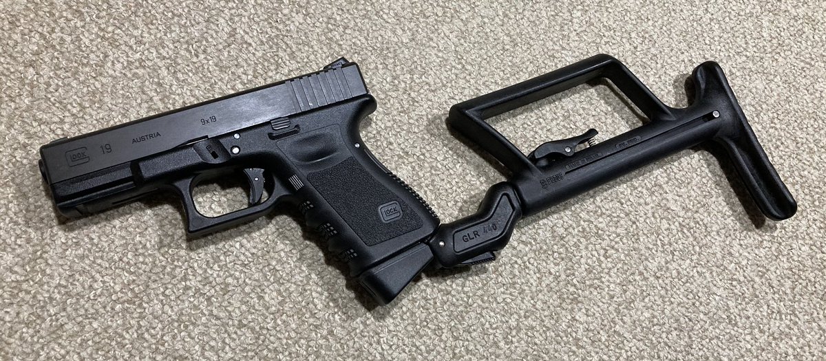 LmQmbqaTHKFvTCT's tweet photo. #GLOCK
#FOBUS
G19にも装着可能です!😉
ただし、GUARDERさん等の
カスタムフレームに限ります…
マルイさんのGlockのフレームは
後ろの穴にウエイトが入っていて
蓋がされている為、シャフトが
奥まで入りません…( ˘ω˘ )
更に、gen3以降は内側(右)に
出っ張りが有り装着不可💦 https://t.co/rZRnQrzESL