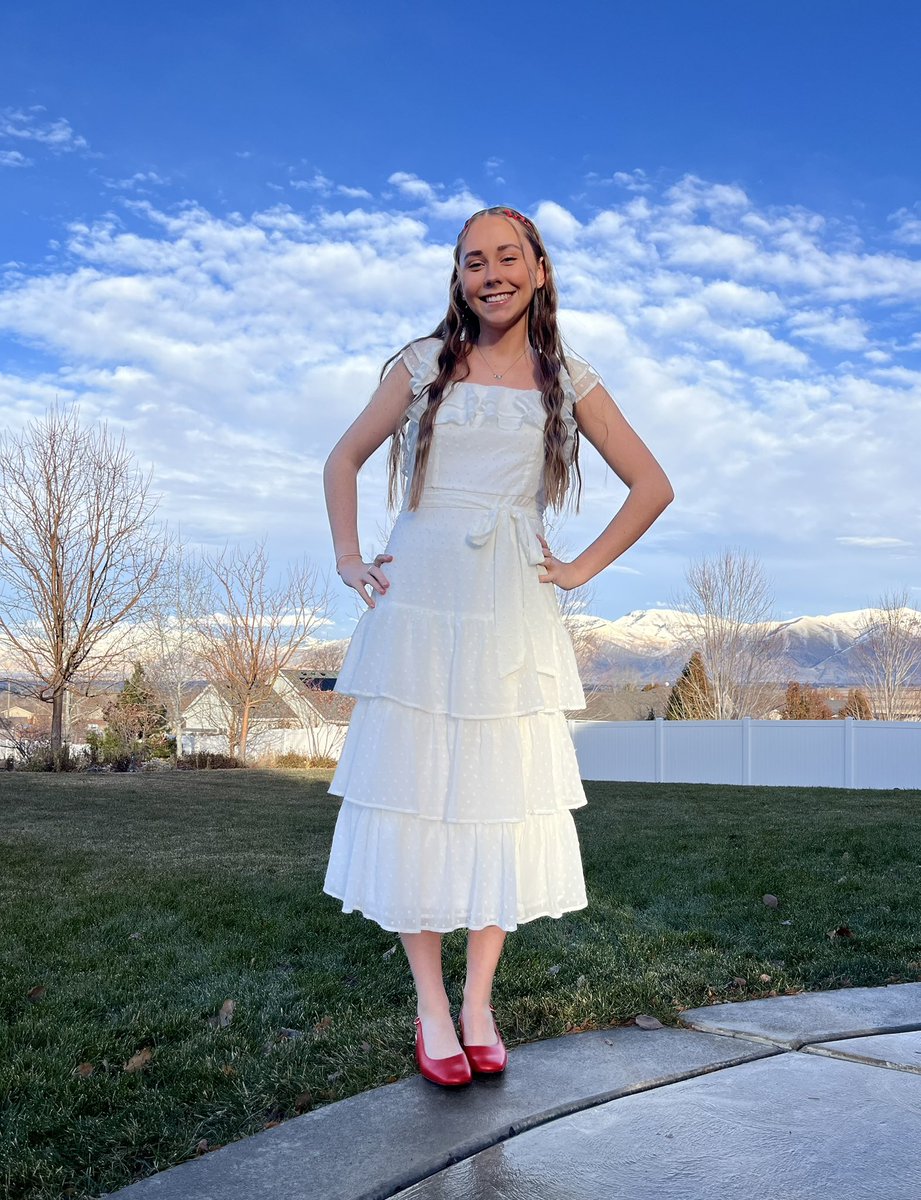 bchambers1's tweet photo. Senior Ball tonight for my youngest daughter. #HighSchoolDances #MountainCrest #CacheValley https://t.co/7EMgaaZoXM