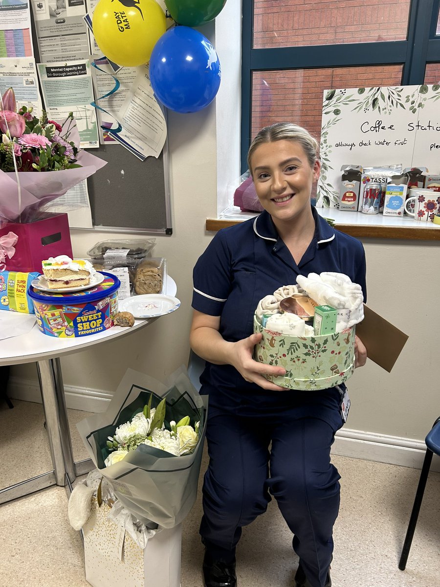 AMUFGHNCA's tweet image. Happy last day to unit manager Lauren Harrison as she leaves to start her maternity leave 👶🏻