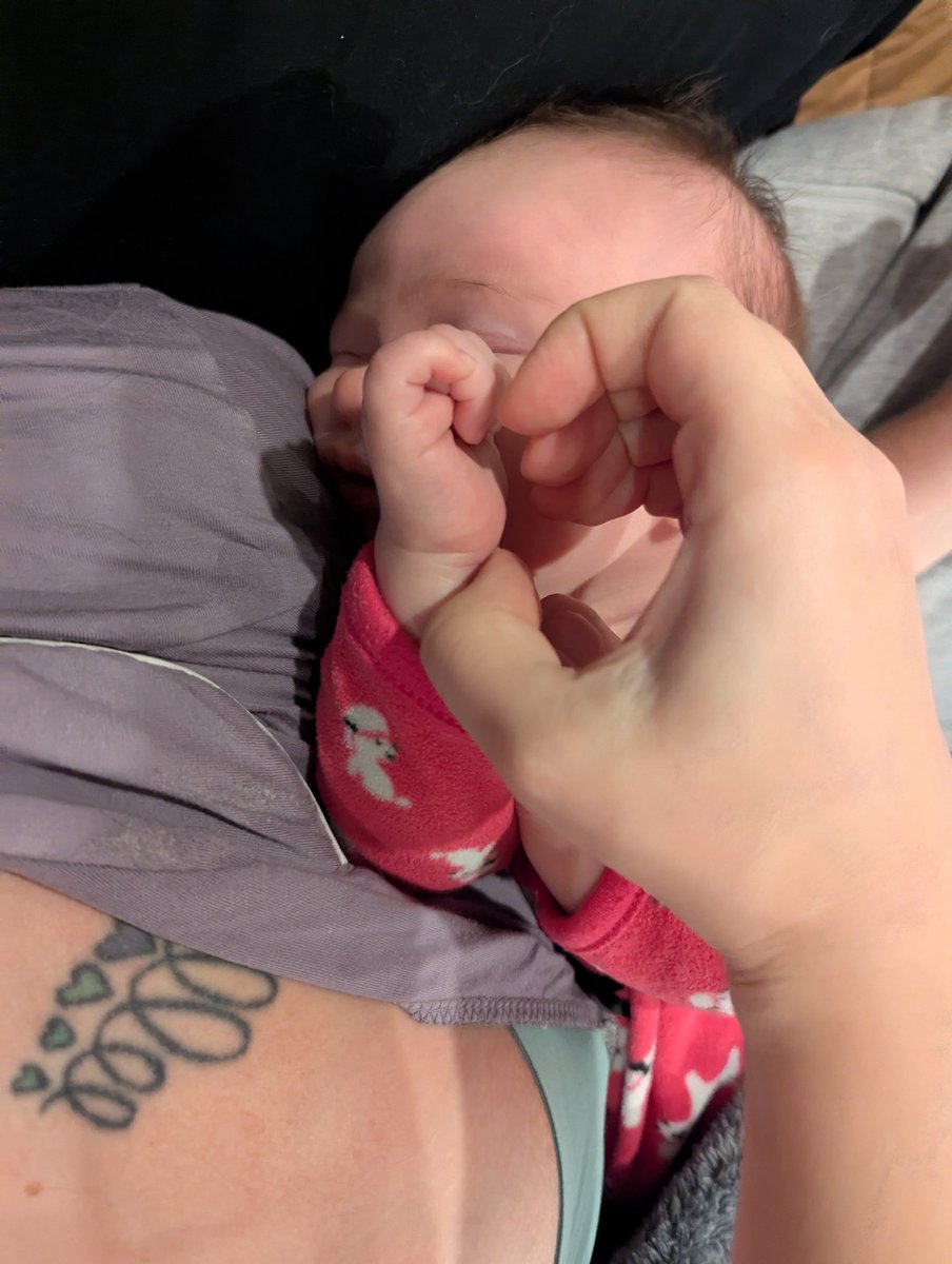 OnePawTaylor's tweet photo. Thankful for Oregon having paternity leave in addition to maternity... If everywhere had this option I think there would be way less postpartum depression in the beginning stages. I feel blessed that I get to soak in every moment of the "newborn trenches" 💕 https://t.co/6CC9Qu6LdE