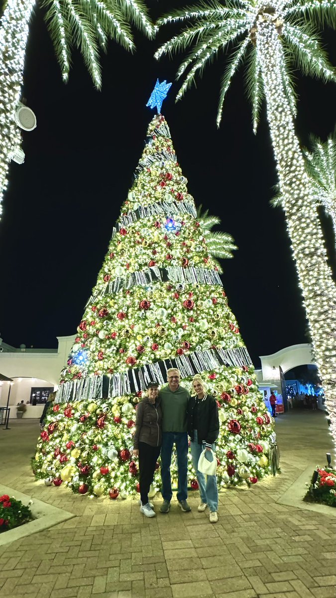 ConferenceEvent's tweet image. Fairmont Scottsdale Princess - an awesome place to take your group during the holidays.  Light displays and activities are amazing and a huge enhancement to your event.