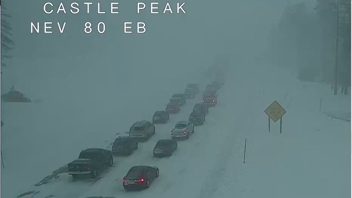 CaltransDist3's tweet photo. After a long morning in the Sierra today, traffic is again at a standstill on EB I-80 beginning at Castle Peak due to multiple spinouts over Donner Summit. Chain controls on all Sierra highways. Expect long delays. https://t.co/X5OiS6OEtB https://t.co/25pc1lJCZh