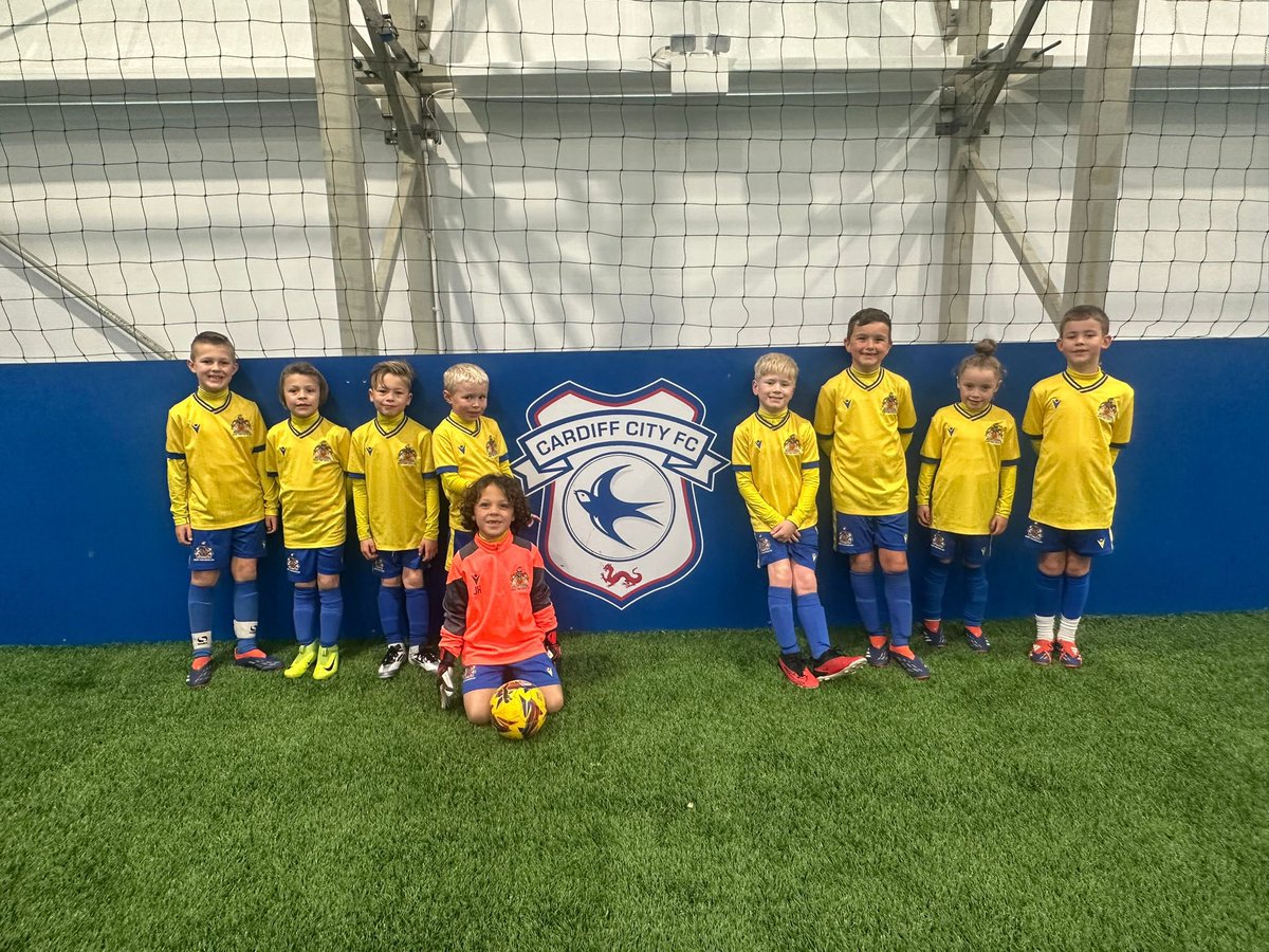 Barry Town United Academy tweet media
