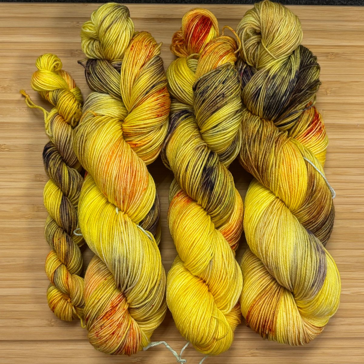 Behold, Forbidden Noodles 001!
What are forbidden noodles? They are colorway drafts, not final colorways, and thus they are unrepeatable and unique! 

Hand dyed in a pet-free, smoke-free studio in southern Illinois.
#HandDyedYarn #IndieDyer #SockYarn
merryandmae.etsy.com/listing/183996…