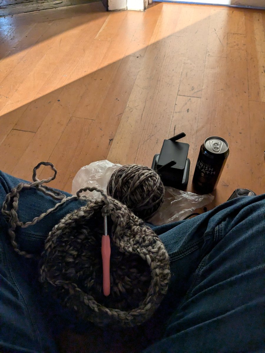 rpargman's tweet photo. I'm waiting backstage for my turn to go on at #hushcon and crocheting to keep my nerves calm https://t.co/iXd6iWU3bO