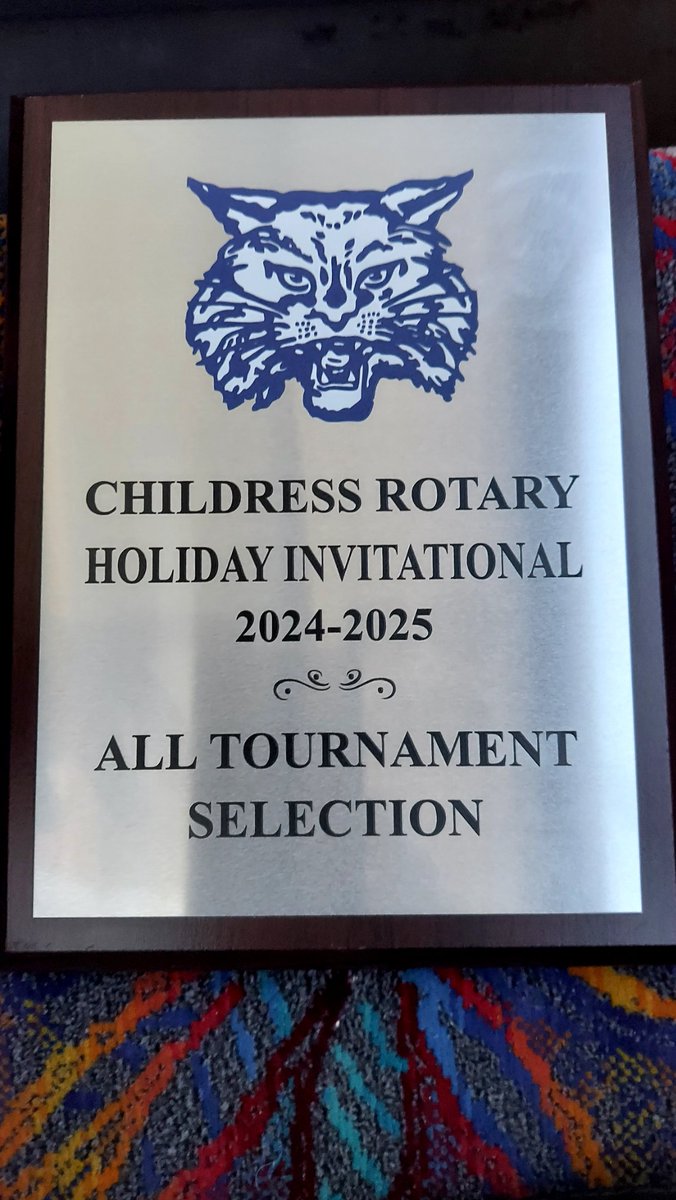 Lost this morning 56-50 to Wellington and suffered a 69-44 setback v Holliday.

Congrats to SR Tahquiln Brooks for All Tourney team!
He avg 19.6p, 13.2 reb, 3 blk, 2 stl

Pre-district is over.
Heading home 2 rest and prep for 2 district games next week

#Uncommon #BulldogPride