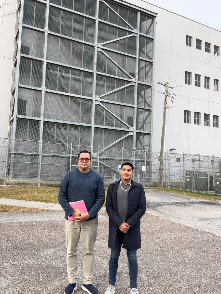Consulmex Raleigh (@consulmexrlm) on Twitter photo La Protección Consular es tarea fundamental
Realizamos visita a personas mexicanas detenidas en cárceles de Charleston, Carolina del Sur
<a href="/SRE_mx/">Relaciones Exteriores</a>
<a href="/EmbamexEUA/">Embassy of Mexico in the U.S.</a>
<a href="/IME_SRE/">IMME</a>
<a href="/vcalva/">Vanessa Calva Ruiz (she/ella)</a> La Protección Consular es tarea fundamental
Realizamos visita a personas mexicanas detenidas en cárceles de Charleston, Carolina del Sur
<a href="/SRE_mx/">Relaciones Exteriores</a>
<a href="/EmbamexEUA/">Embassy of Mexico in the U.S.</a>
<a href="/IME_SRE/">IMME</a>
<a href="/vcalva/">Vanessa Calva Ruiz (she/ella)</a>