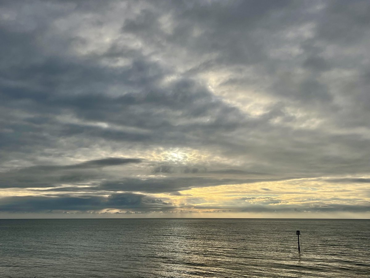 AngelikaHTCG's tweet image. There was a break in the clouds‼️Early morning swim in clear cool waters 🏊🏻‍♀️ #PolarbearChallenge #wildswimming #beachlife #vitaminsea #SaturdayMorning 🌤️ #weekend ♥️ @TheSnowDreamer