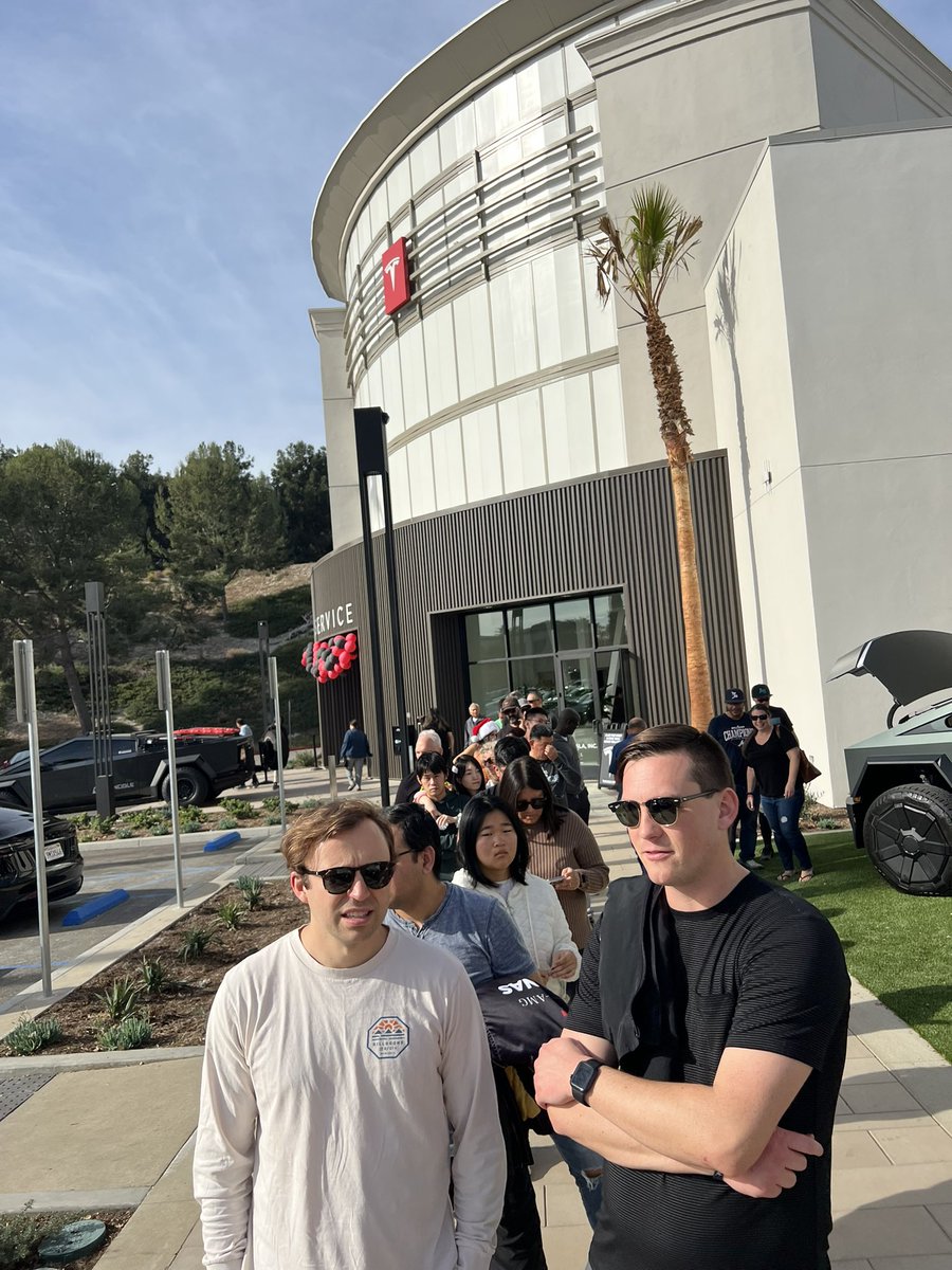 takaflocka_'s tweet photo. It was an exciting Grand Opening Party for Tesla at their newest center, Aliso Viejo. 

Happy to have the opportunity to work with and support the Aliso Viejo team. 

Congrats to the leaders and employees for this event! https://t.co/3rOWnHxWhD