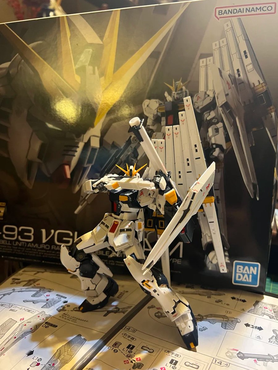 ガンダムは単なるメカの幻想ではなく、現代社会が戦争、平和、そして人と人との関係について深く考えるきっかけを提供しています✨。この複雑な宇宙の中で、果たして理想の守護者なのか、それとも現実の踏みにじる者なのか？🤔 各ガンダム作品は、この永遠の命題を私たちに明らかにしています💭。