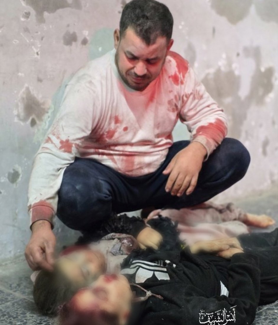 Abu_Salah9's tweet photo. قتلت إسرائيل قبل قليل عائلة هذا الممرض الذي ظل صامداً مع المرضى في مستشفى كمال عدوان 

ادعوا له فهو في كرب كبير! https://t.co/L3XCrJr3Ux