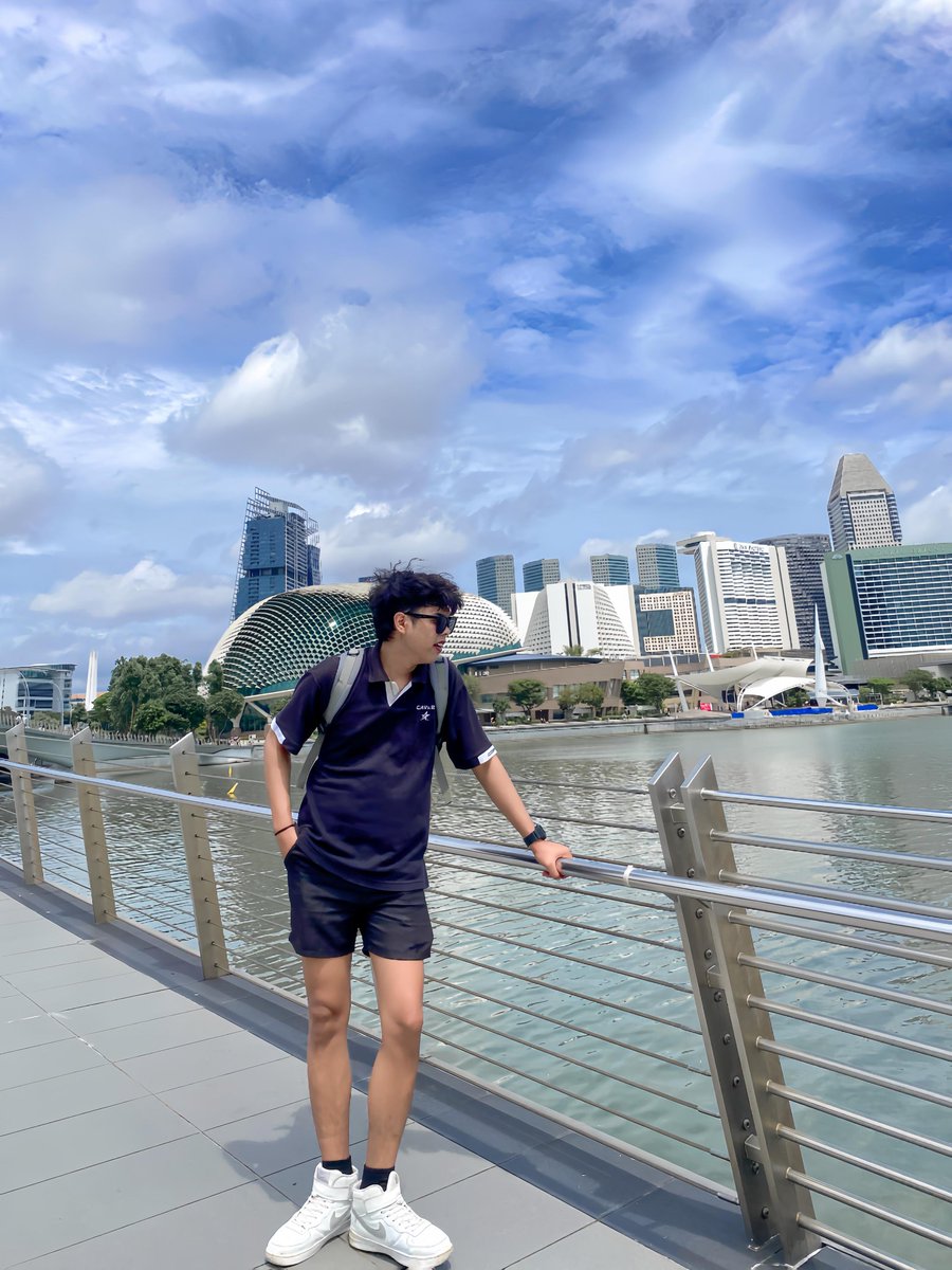 sipadilbx's tweet photo. di singapore 2 jam doang haha https://t.co/Y84SwO42fF