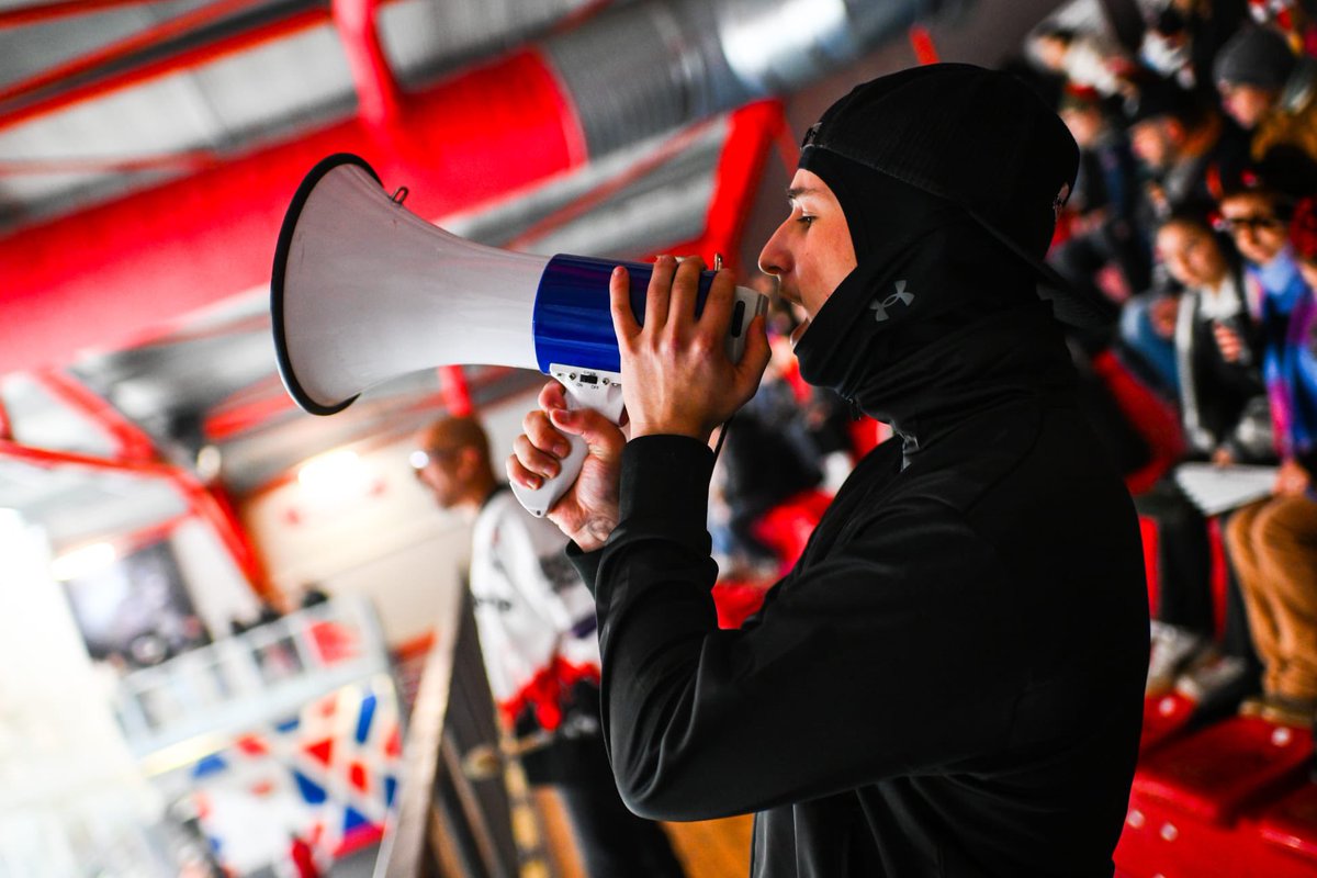 🎵🏒 La Ville de Poitiers est derrière les Dragons ce soir ! 

👉 Le Stade Poitevin Hockey Club affronte Brive-la-Gaillarde dans une ambiance survoltée ! La Ville de Poitiers est fière d’être partenaire de cette rencontre sportive.

Pour marquer le coup, Léonore Moncond’huy,