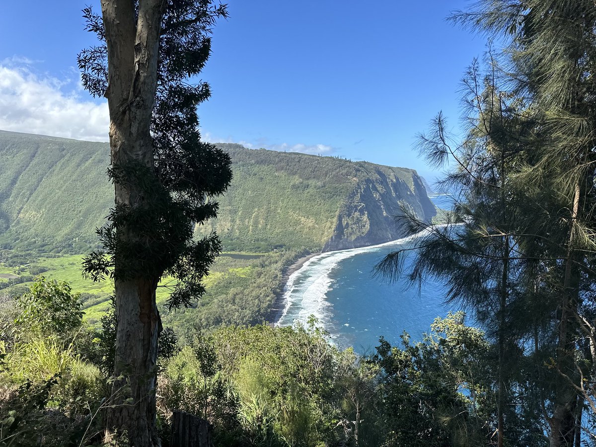 Can’t get enough of the beauty on the big island. Below is where locals can live off the grid. You cannot go down there unless you are invited, it’s beautiful. #BigIsland #MakingMemories #SaturdayMotivation