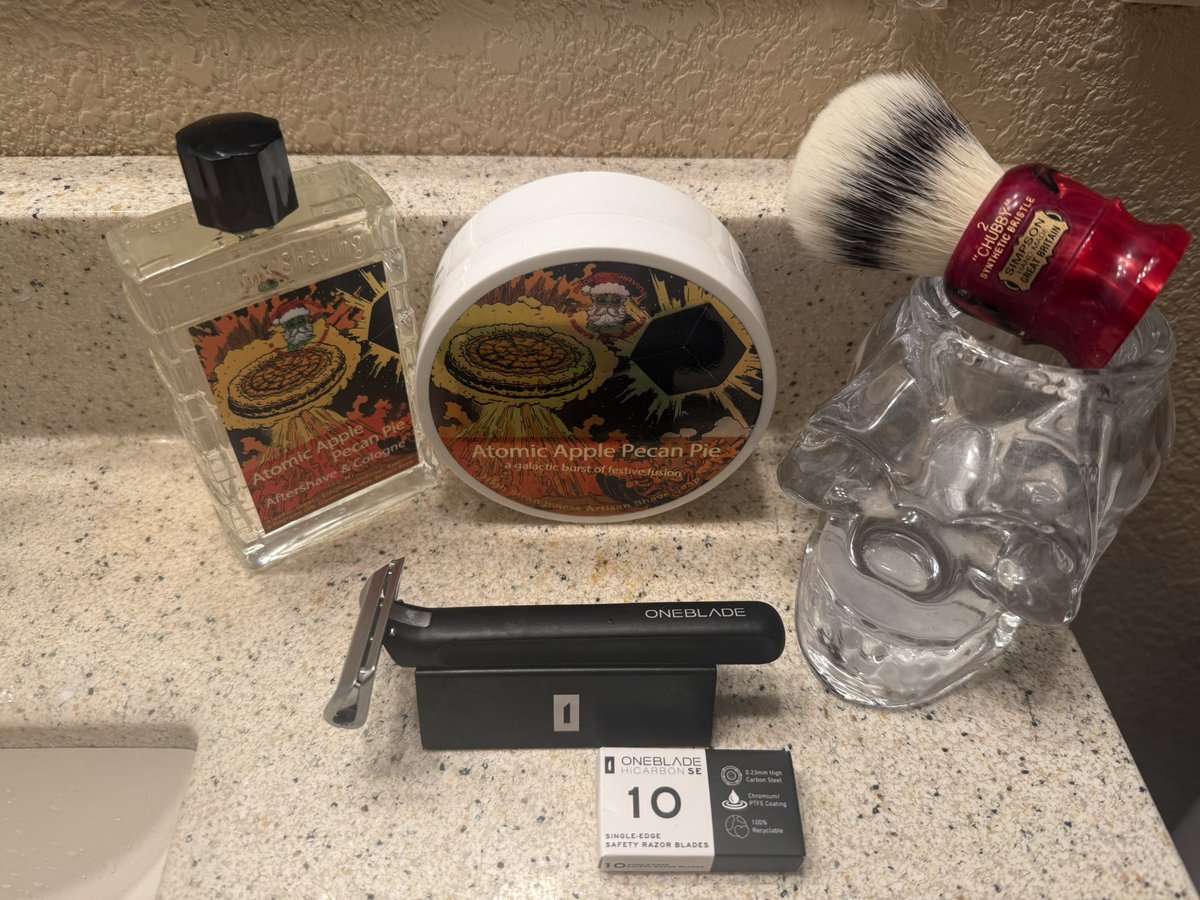 PAA Atomic Apple Pecan Pie, OneBlade, “The Element”, &amp; Simpson Chubby 2…Video coming soon to YouTube.

phoenixartisanaccoutrements.com/?rfsn=2847634.…

onebladeshave.com/KENSURFS15

#wetshave #wetshaving #shave #shaving #phoenixshave #kensurfs #onebladeshave