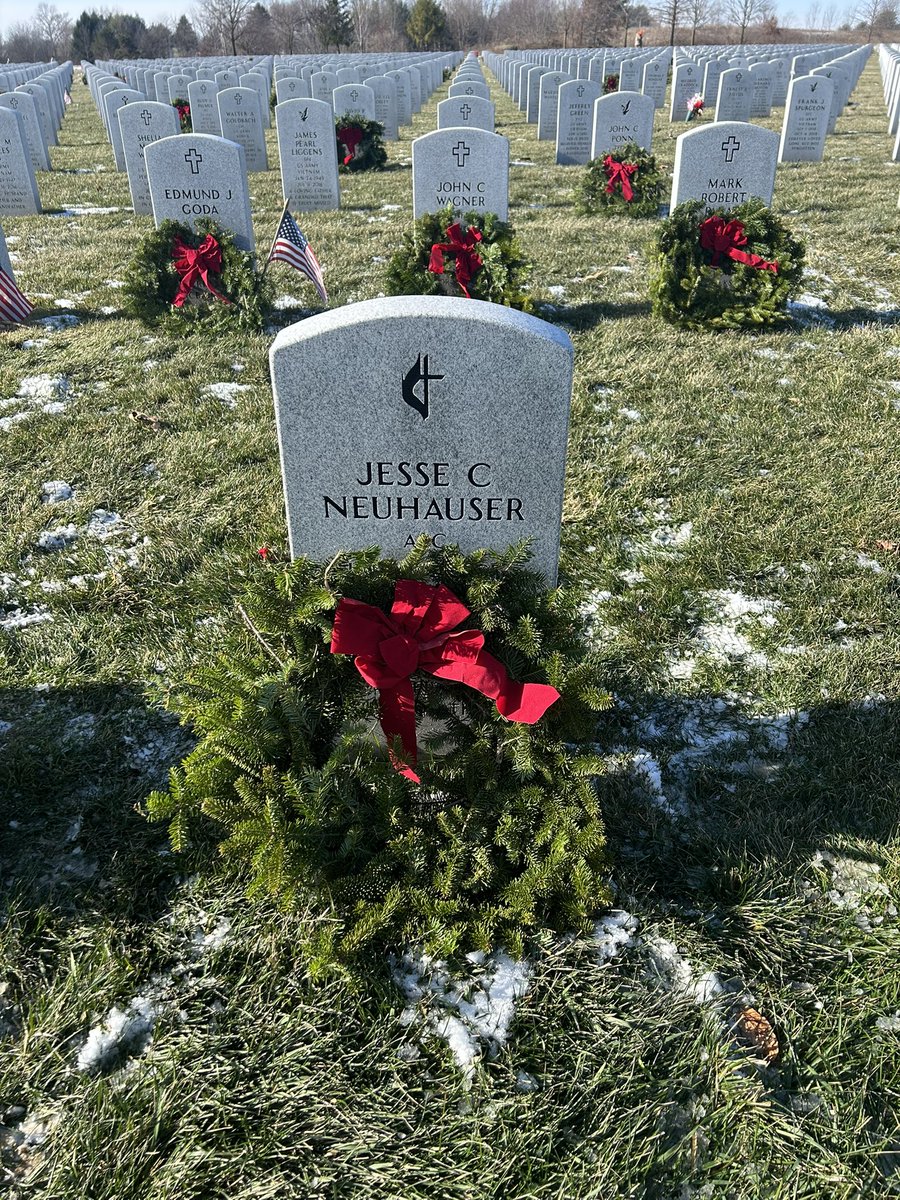 #LiveWithPurpose #WreathsAcrossAmericaDay 🇺🇸