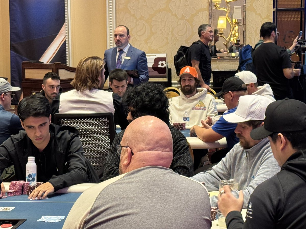 rbraun21's tweet photo. Our guy @lucidzach still in the $5milly freeroll with 24 left. LFG @apestyles crew🔥💪🦍 fyi: orange hat! https://t.co/eoWIrzV1XO