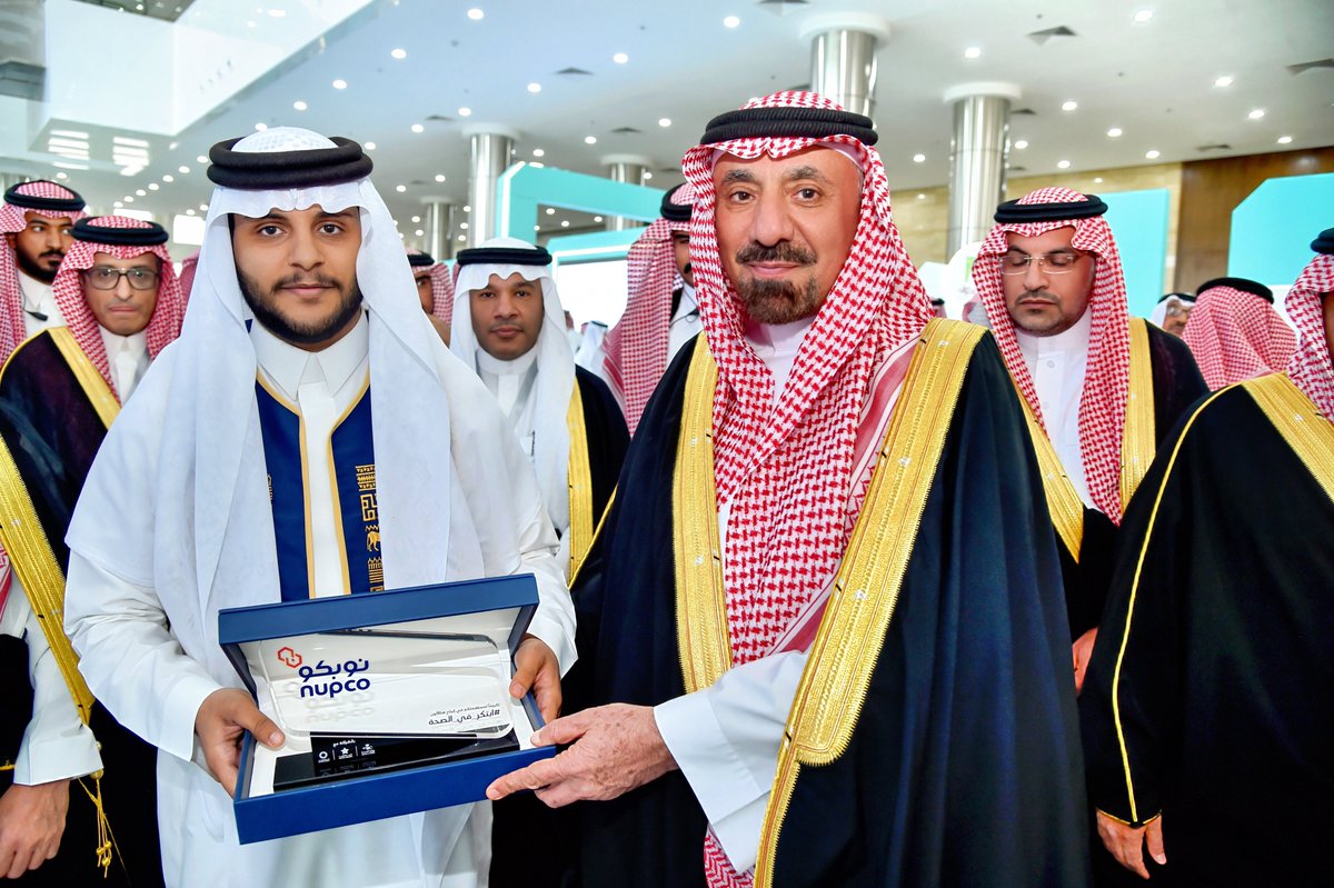m_xrays's tweet image. ضمن #ملتقى_نجران_الصحي_السادس ، تشرفت بلقاء سمو أمير منطقة نجران الأمير جلوي بن عبدالعزيز، وشرح منجز فريقنا "شعور" 

وكان لي شرف أكبر بتقديم الدرع المقدم لي نظير فوزنا إلى سمو الأمير، أمتناناً وتقديراً لدعمه المستمر وتشجيعه للإبداع والتميز في المنطقة 🇸🇦✨