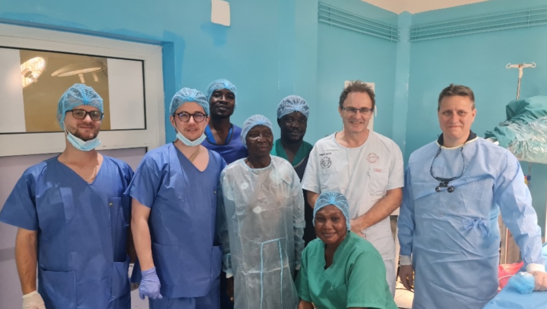 LaszloMathe_'s tweet photo. Meanwhile in N’Djamena: Hungarians saving Chadian lives 🇹🇩🇭🇺

In a groundbreaking medical milestone, Chadian doctors, in collaboration with their Hungarian colleagues, performed the country's first pacemaker implant surgeries in N’Djamena. This historic achievement not only saved the lives of three Chadian patients but also marked a significant step forward for healthcare in Chad.
#Sahel #Chad #Hungary #HungaryHelps