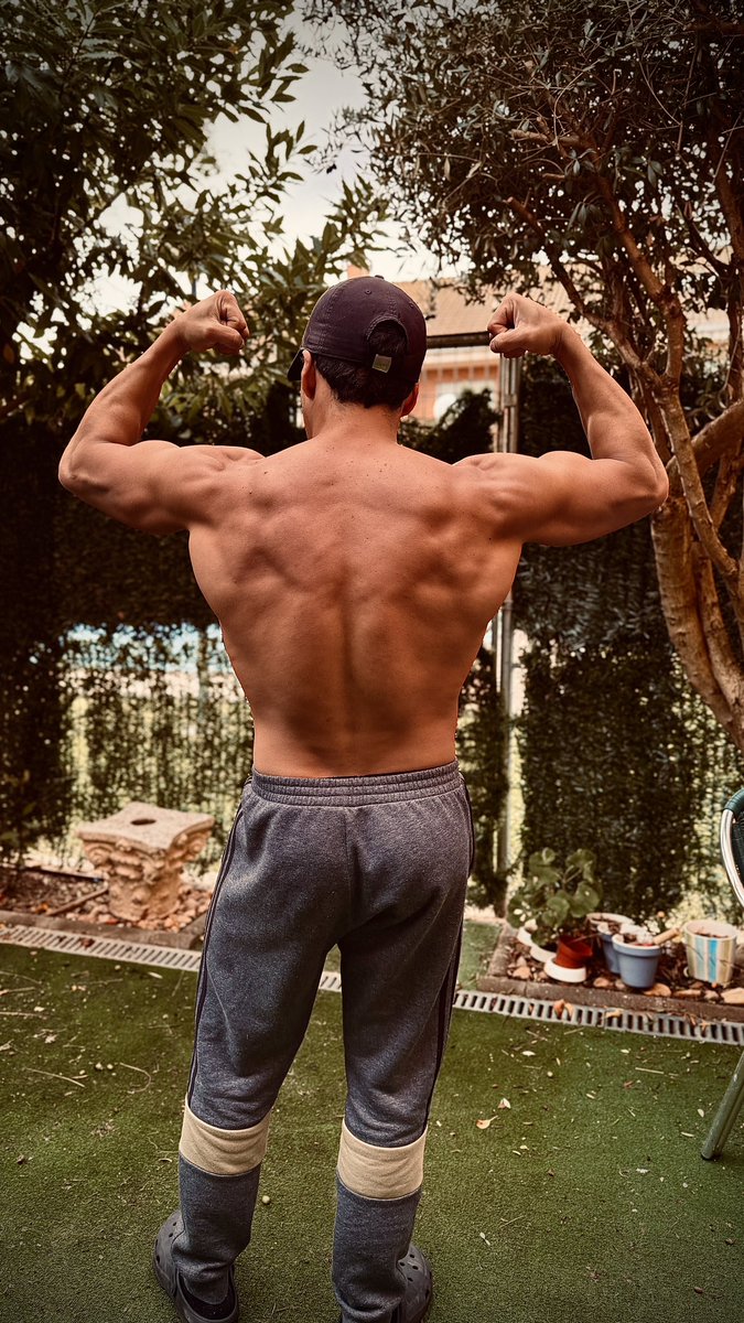 KarlFOW's tweet photo. Un mes sin entrenar🫣🫣. 3 días dándole "Como es" 🔥🔥 y ocurre la magia.😂😂 Seguro que magia...🙃🙃
.
.
#parkour #workout #fitness #strong #powermind #inspiration #spain #welcome #powerful #teamfow https://t.co/iQHgIjtpUB