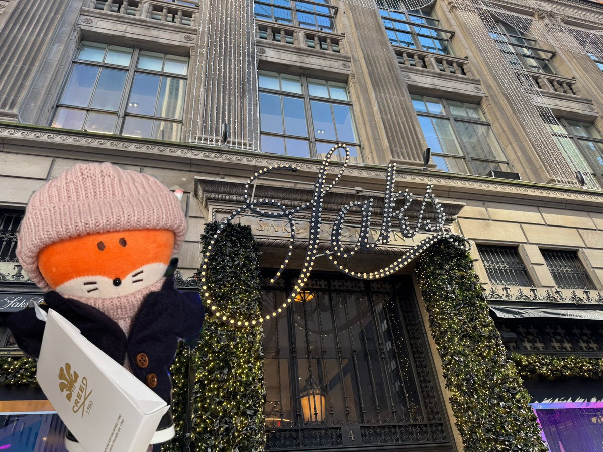 Lillinn333's tweet photo. While in New York, #Ssongssong and I stopped at Saks 5th Avenue. Ssong Ssong wanted to buy Jaeng a present 🎁 
#Inseong #Sf9 @SF9official https://t.co/gqLII5EwCO